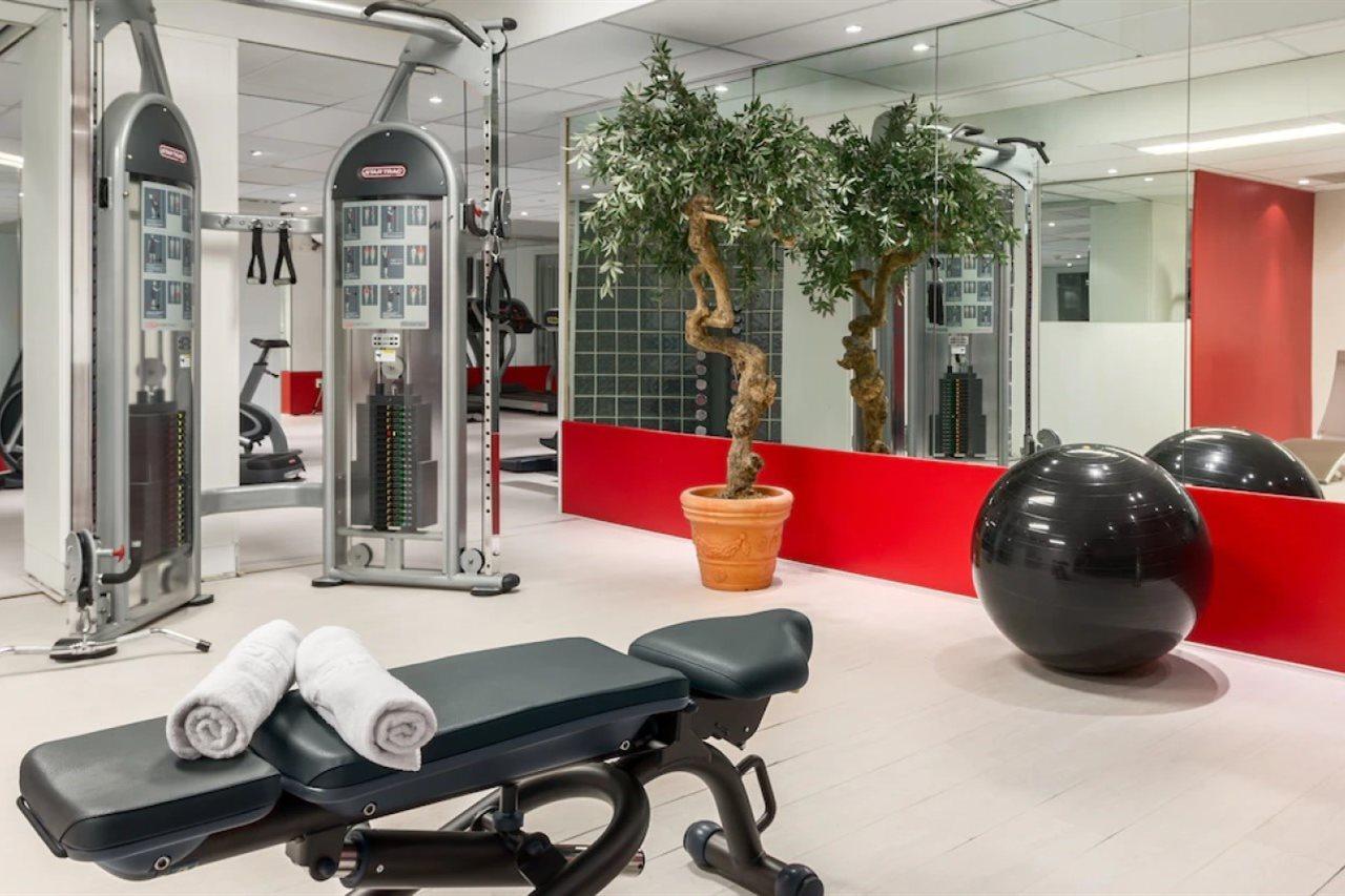 Nh Collection Amsterdam Barbizon Palace Esterno foto The gym at the hotel